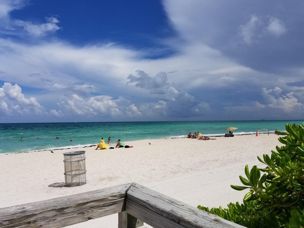 Ocean Front Resort Studio Miami Beach Exterior photo